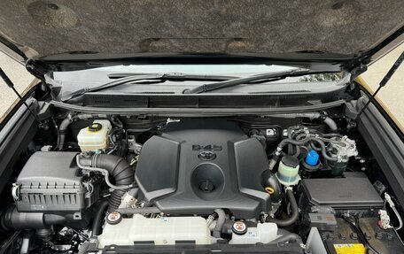 Toyota Land Cruiser Prado 150 рестайлинг 2, 2021 год, 6 000 000 рублей, 29 фотография