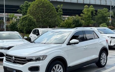 Volkswagen T-Roc I, 2022 год, 1 600 000 рублей, 1 фотография