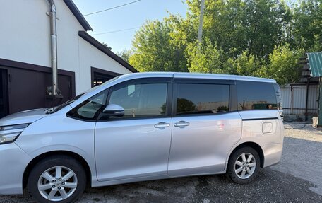 Toyota Voxy III, 2018 год, 2 100 000 рублей, 2 фотография