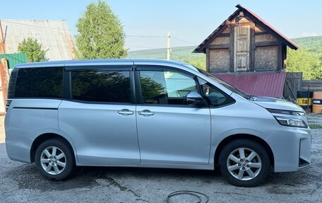 Toyota Voxy III, 2018 год, 2 100 000 рублей, 6 фотография