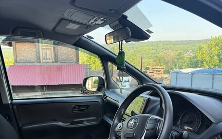 Toyota Voxy III, 2018 год, 2 100 000 рублей, 10 фотография