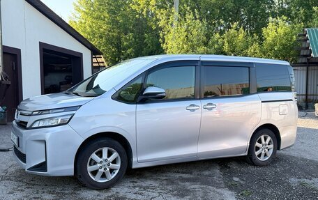 Toyota Voxy III, 2018 год, 2 100 000 рублей, 8 фотография