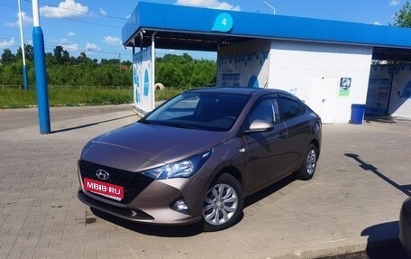 Hyundai Solaris II рестайлинг, 2021 год, 2 000 000 рублей, 1 фотография