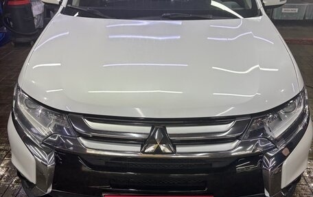 Mitsubishi Outlander III рестайлинг 3, 2016 год, 1 650 000 рублей, 1 фотография