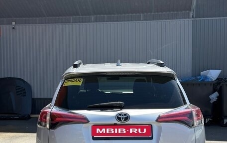 Toyota RAV4, 2017 год, 1 980 000 рублей, 12 фотография