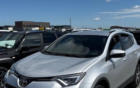 Toyota RAV4, 2017 год, 1 980 000 рублей, 7 фотография