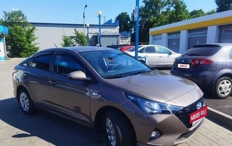 Hyundai Solaris II рестайлинг, 2021 год, 2 000 000 рублей, 2 фотография