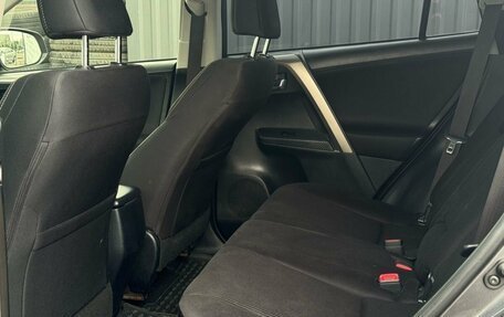 Toyota RAV4, 2015 год, 1 800 000 рублей, 18 фотография