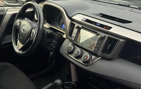 Toyota RAV4, 2015 год, 1 800 000 рублей, 22 фотография