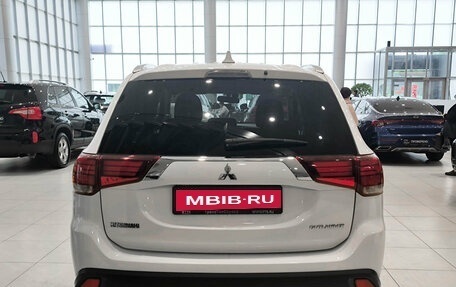 Mitsubishi Outlander III рестайлинг 3, 2018 год, 2 015 000 рублей, 7 фотография