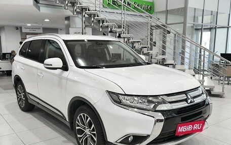 Mitsubishi Outlander III рестайлинг 3, 2018 год, 2 015 000 рублей, 3 фотография