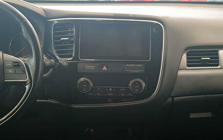 Mitsubishi Outlander III рестайлинг 3, 2018 год, 2 015 000 рублей, 18 фотография