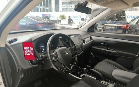 Mitsubishi Outlander III рестайлинг 3, 2018 год, 2 015 000 рублей, 20 фотография