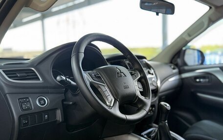 Mitsubishi Pajero Sport III рестайлинг, 2019 год, 3 199 000 рублей, 11 фотография