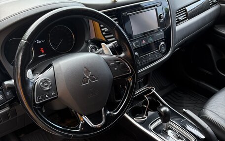 Mitsubishi Outlander III рестайлинг 3, 2016 год, 1 650 000 рублей, 5 фотография