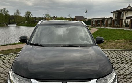 Mitsubishi Outlander III рестайлинг 3, 2016 год, 1 900 000 рублей, 1 фотография
