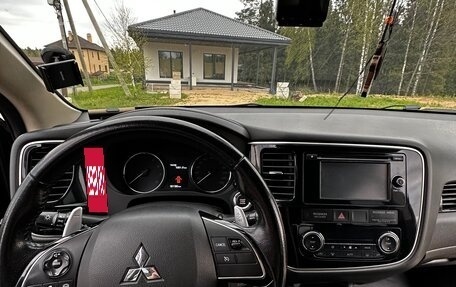 Mitsubishi Outlander III рестайлинг 3, 2016 год, 1 900 000 рублей, 6 фотография