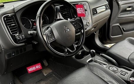Mitsubishi Outlander III рестайлинг 3, 2016 год, 1 900 000 рублей, 9 фотография