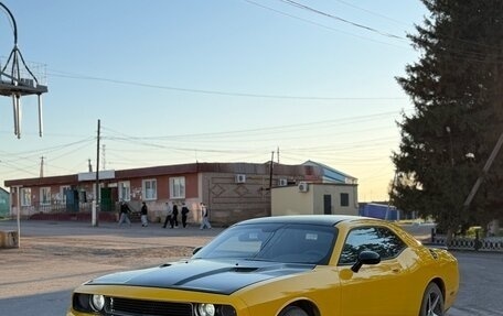 Dodge Challenger III рестайлинг 2, 2009 год, 1 150 000 рублей, 2 фотография