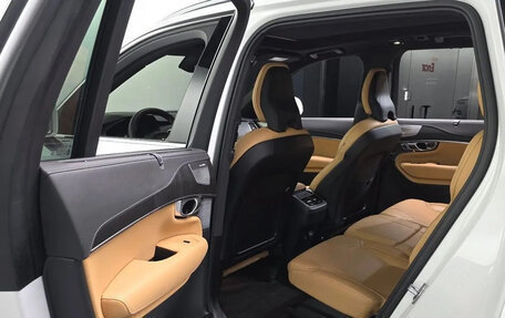 Volvo XC90 II рестайлинг, 2025 год, 8 000 000 рублей, 12 фотография