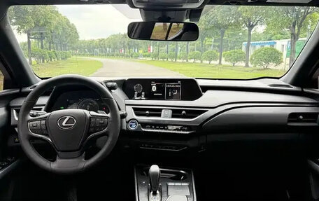 Lexus UX I, 2020 год, 1 750 010 рублей, 9 фотография