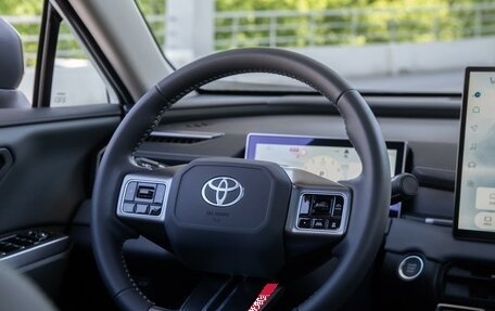 Toyota RAV4, 2025 год, 4 290 000 рублей, 16 фотография