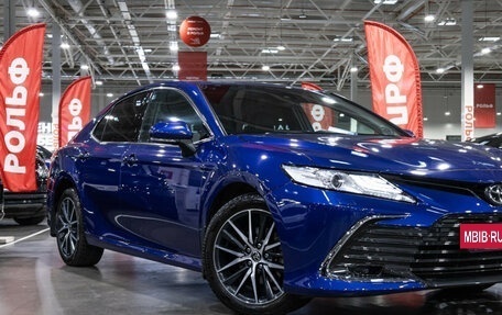 Toyota Camry, 2021 год, 3 350 000 рублей, 10 фотография