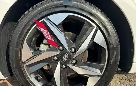Hyundai Elantra, 2023 год, 1 400 100 рублей, 18 фотография