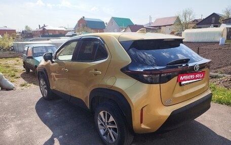 Toyota Yaris Cross, 2022 год, 1 900 000 рублей, 3 фотография