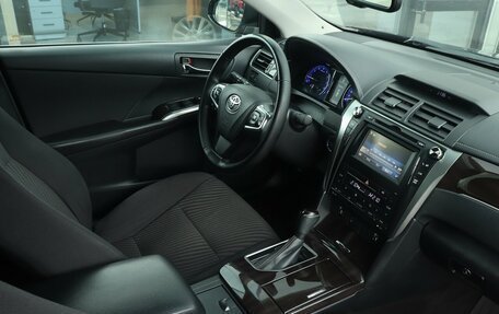 Toyota Camry, 2017 год, 1 920 000 рублей, 6 фотография