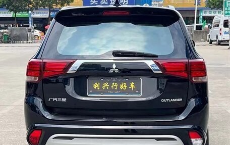 Mitsubishi Outlander III рестайлинг 3, 2021 год, 1 688 000 рублей, 5 фотография