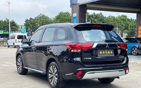 Mitsubishi Outlander III рестайлинг 3, 2021 год, 1 688 000 рублей, 6 фотография