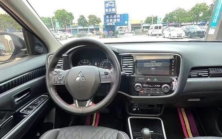 Mitsubishi Outlander III рестайлинг 3, 2021 год, 1 688 000 рублей, 9 фотография