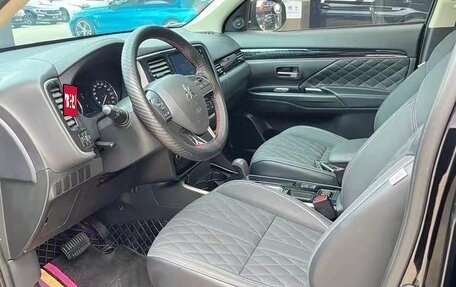Mitsubishi Outlander III рестайлинг 3, 2021 год, 1 688 000 рублей, 7 фотография