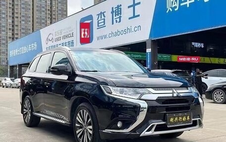 Mitsubishi Outlander III рестайлинг 3, 2021 год, 1 688 000 рублей, 3 фотография