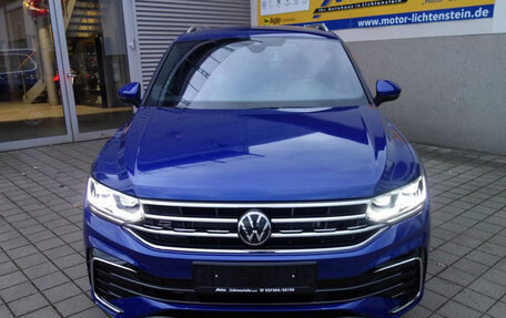 Volkswagen Tiguan II, 2023 год, 2 150 000 рублей, 2 фотография