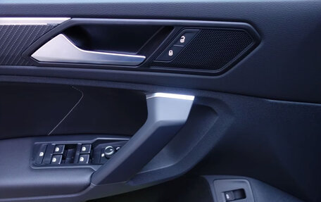 Volkswagen Tiguan II, 2023 год, 2 150 000 рублей, 14 фотография