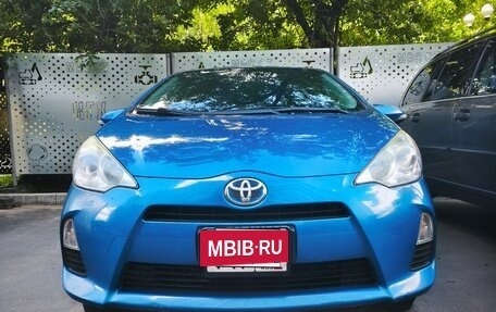 Toyota Prius c I, 2012 год, 1 040 000 рублей, 2 фотография