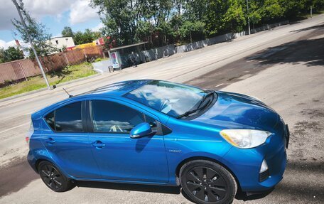Toyota Prius c I, 2012 год, 1 040 000 рублей, 11 фотография