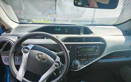 Toyota Prius c I, 2012 год, 1 040 000 рублей, 10 фотография