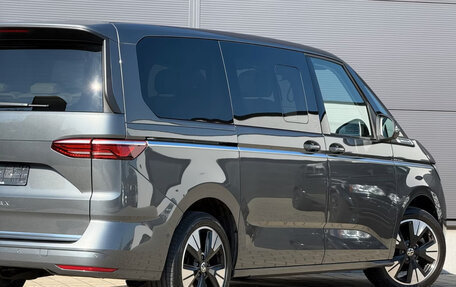 Volkswagen Multivan, 2023 год, 4 320 000 рублей, 6 фотография