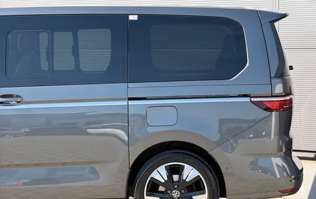 Volkswagen Multivan, 2023 год, 4 320 000 рублей, 8 фотография