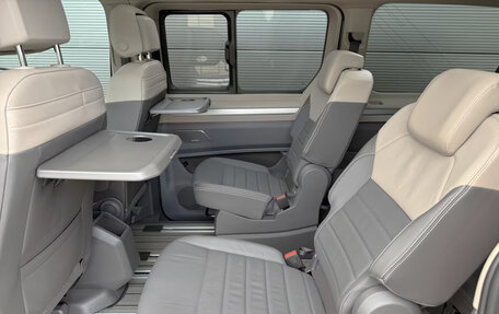 Volkswagen Multivan, 2023 год, 4 320 000 рублей, 28 фотография