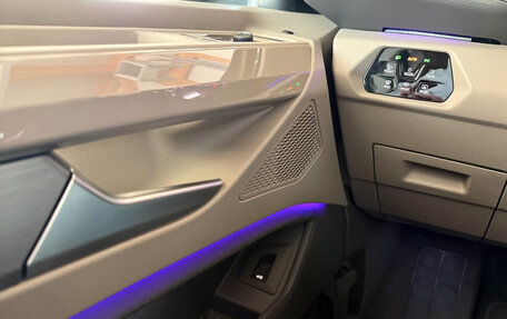 Volkswagen Multivan, 2023 год, 4 320 000 рублей, 31 фотография