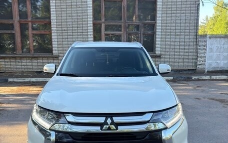 Mitsubishi Outlander III рестайлинг 3, 2015 год, 1 750 000 рублей, 1 фотография