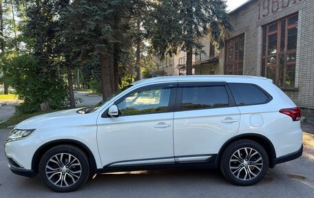 Mitsubishi Outlander III рестайлинг 3, 2015 год, 1 750 000 рублей, 14 фотография