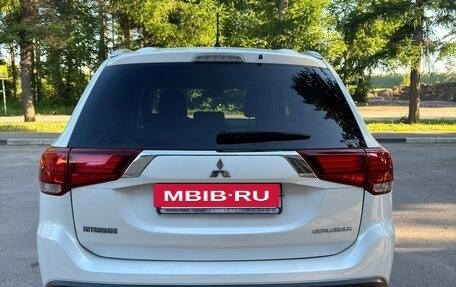 Mitsubishi Outlander III рестайлинг 3, 2015 год, 1 750 000 рублей, 13 фотография