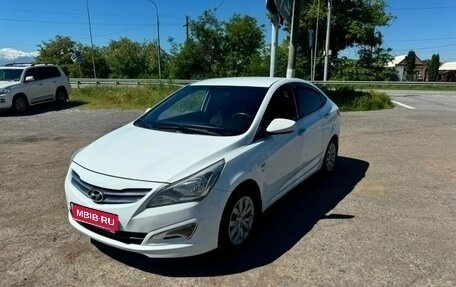 Hyundai Solaris II рестайлинг, 2015 год, 680 000 рублей, 1 фотография