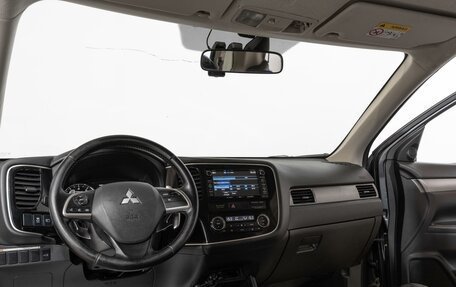 Mitsubishi Outlander III рестайлинг 3, 2014 год, 1 635 000 рублей, 5 фотография