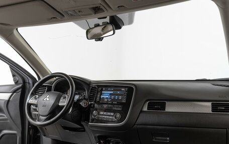 Mitsubishi Outlander III рестайлинг 3, 2014 год, 1 635 000 рублей, 6 фотография